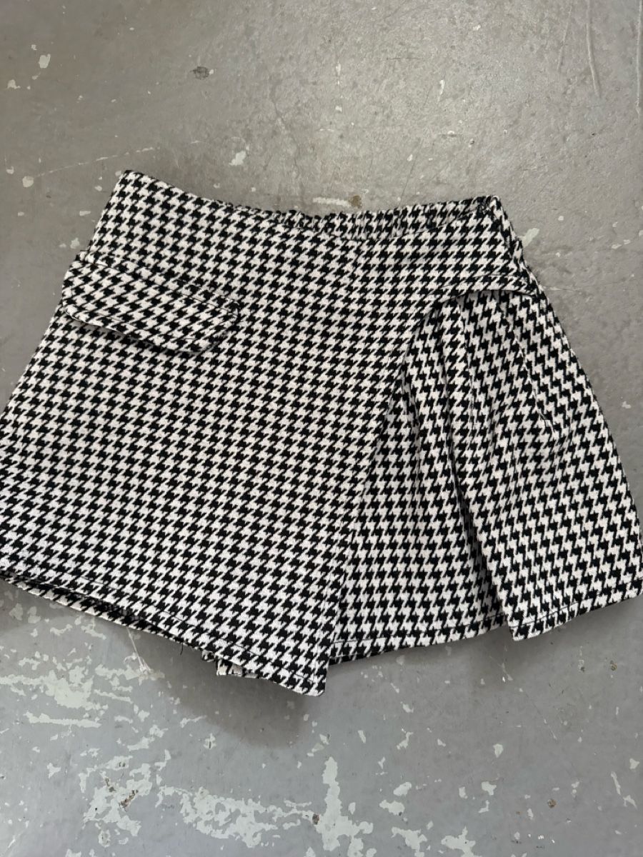 Zara Pantaloni: Zara 128 Mädchen Rockhose – Usato da Hägendorf venduto da laumatt