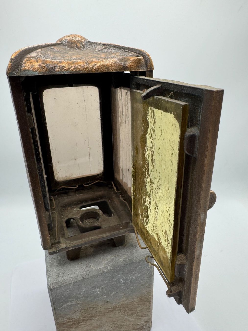 Lanterne: Laterne aus Bronze mit Steinsockel – Usato da Sachseln venduto da BONATI01 4