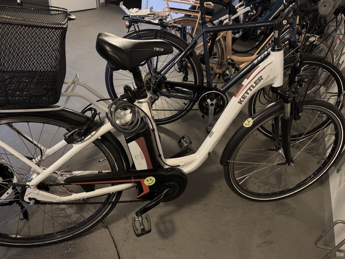 Kettler Biciclette: Kettler E-Bike weiss mit Korb, – Usato da Vilters venduto da tha-tha 6