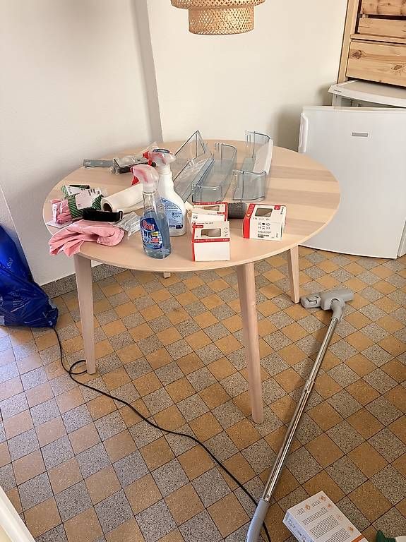 Ikea Tables: Tisch - erst 1 Jahr alt – D'occasion à Luzern par noe_8lwp