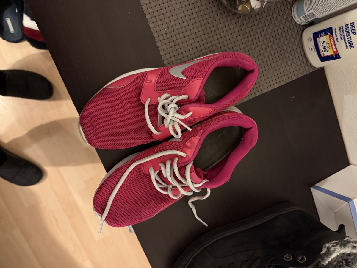 Nike Scarpe da donna: Nike 41 Pink – Usato da Unterägeri venduto da yug_jnp8 2
