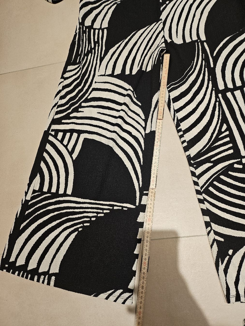 H&M Tute: Jumpsuit H&M gr.L schwarz creme – Usato da Allschwil venduto da na.wi.90 3