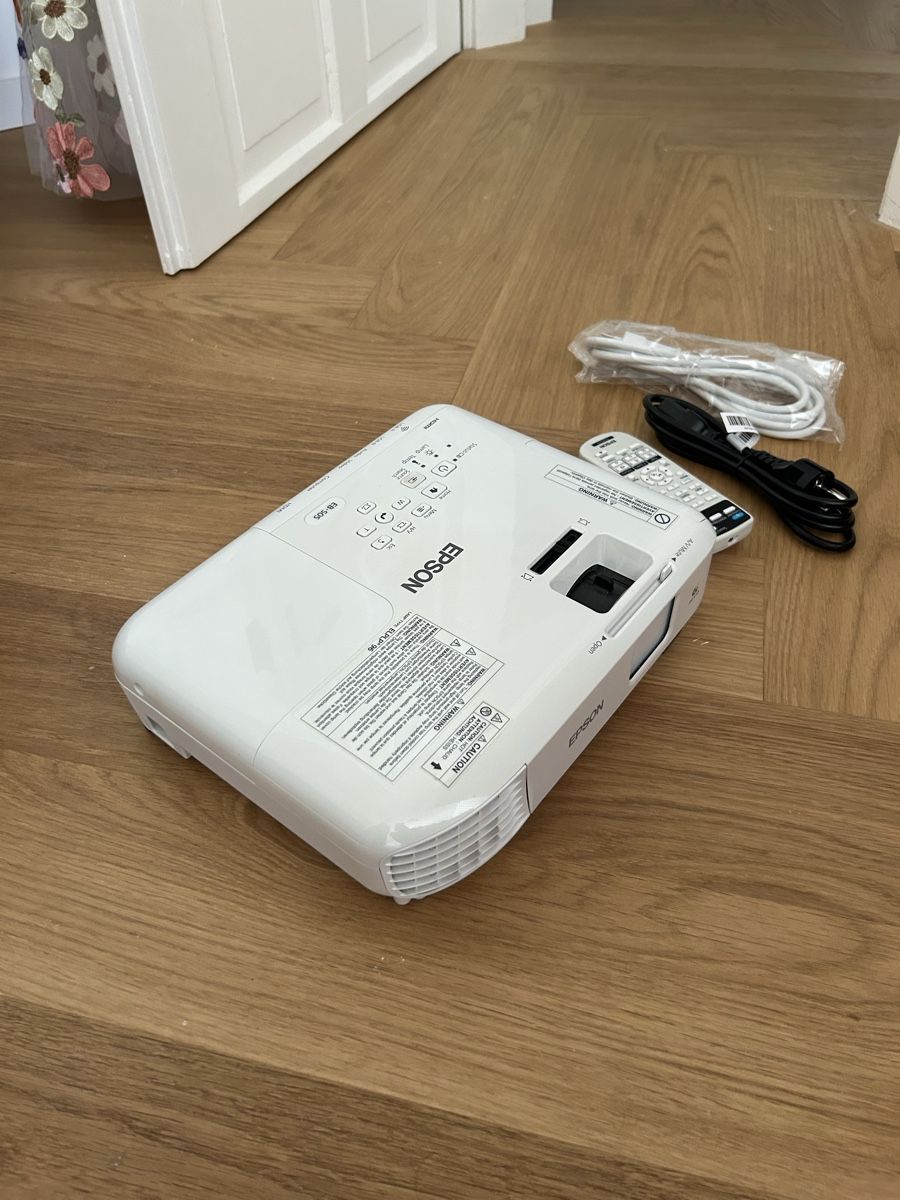 Epson Proiettori: Beamer EPSON EB- S05 – Usato da Biel/Bienne venduto da DonCorleone77