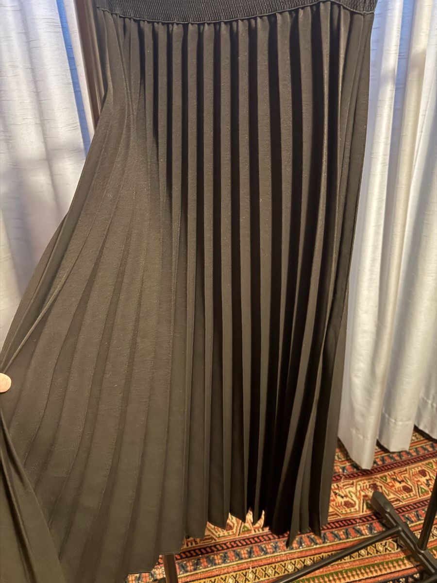 Röcke: Jupe plissée noire, longueur midi, taille élastique – Gebraucht aus Caslano von Elena61