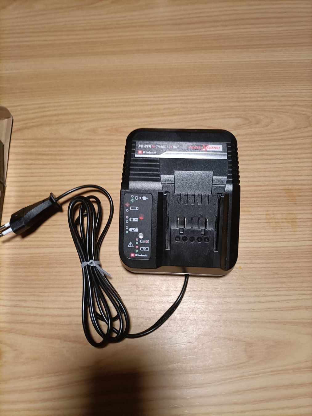 Einhell Caricatori & Batterie: Einhell Power X-Change Ladegerät - Schnellladegerät! – Usato da Schöftland venduto da Snacketti7