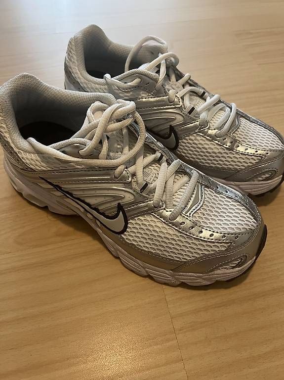 Scarpe da donna: Nike Air Max 2K White Black – Usato da Dürnten venduto da jor_y6gw 2