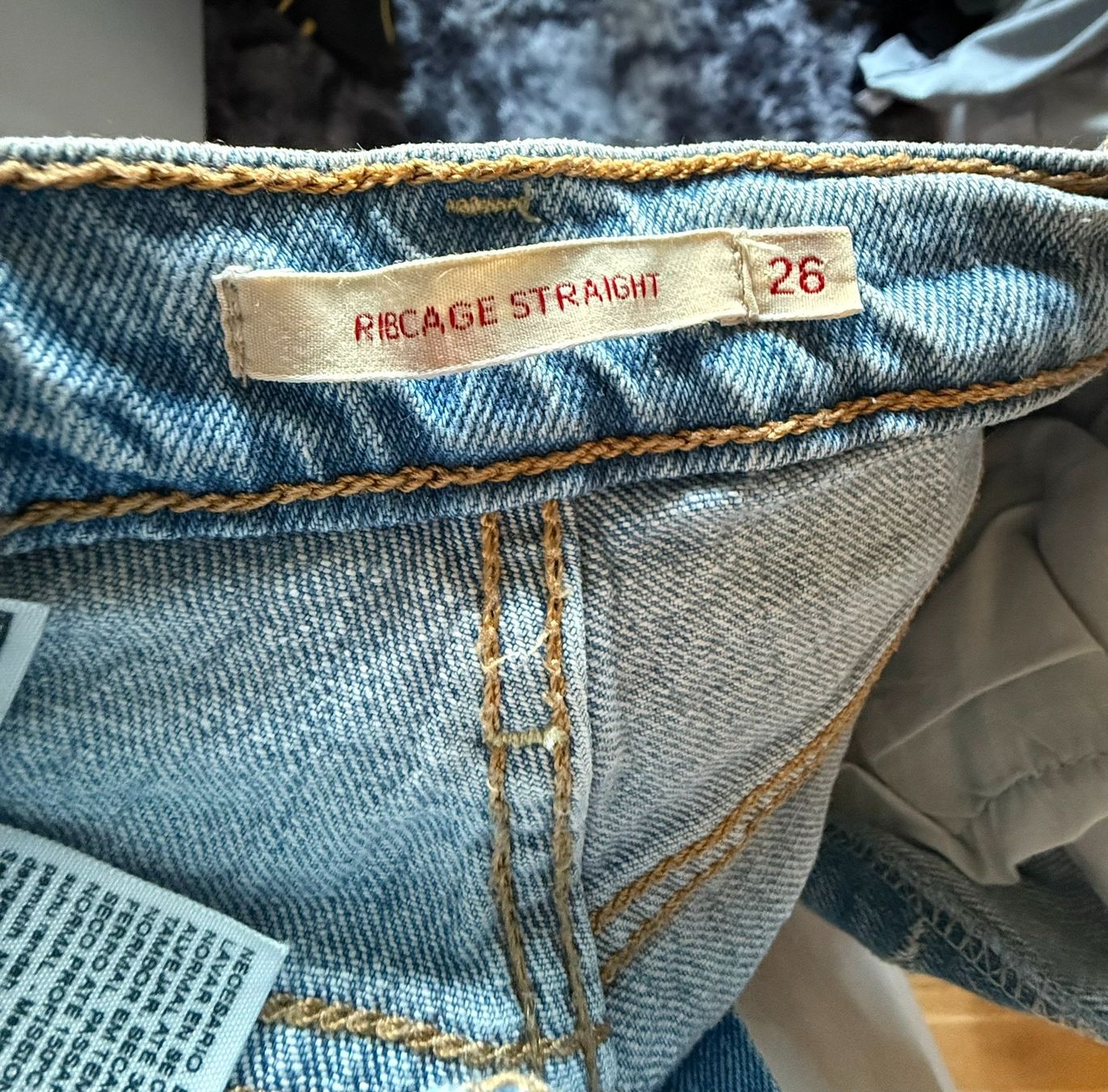Levi's Jeans: Levi's Ribcage Straight / 26 – Usato da Liebefeld venduto da Ronaldo-1996 2