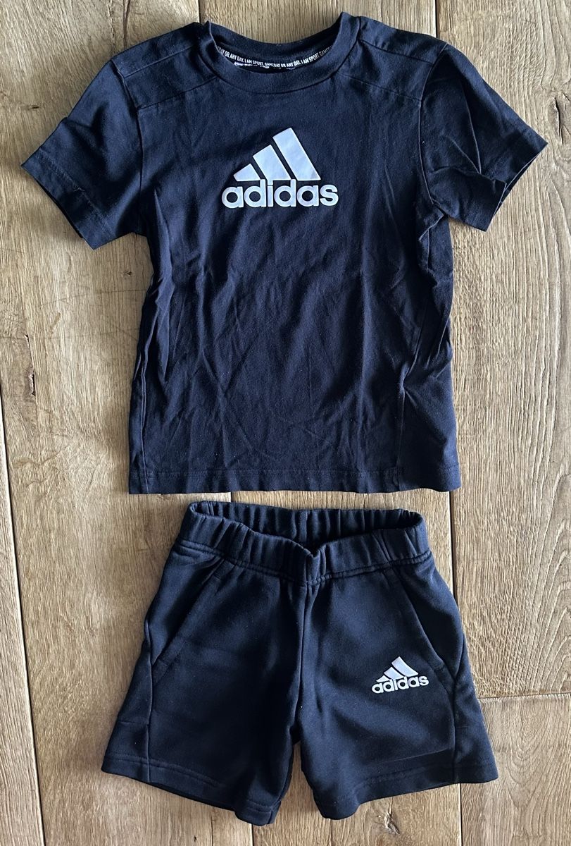 Adidas Lots de vêtements: Adidas Set Grösse 116 – D'occasion à Boppelsen par Hello_Sun