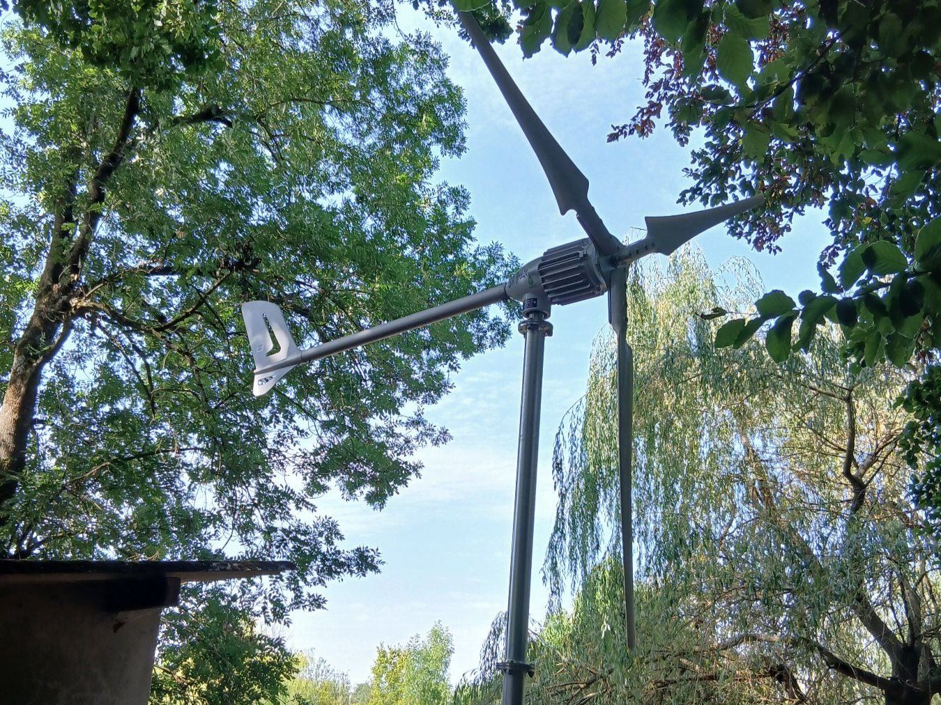 Stromgeneratoren: windgenerator 1500W-24V, 2m mast, hybridrichter,kabel – Gebraucht aus Pfäffikon SZ von Marcus_Aurilius