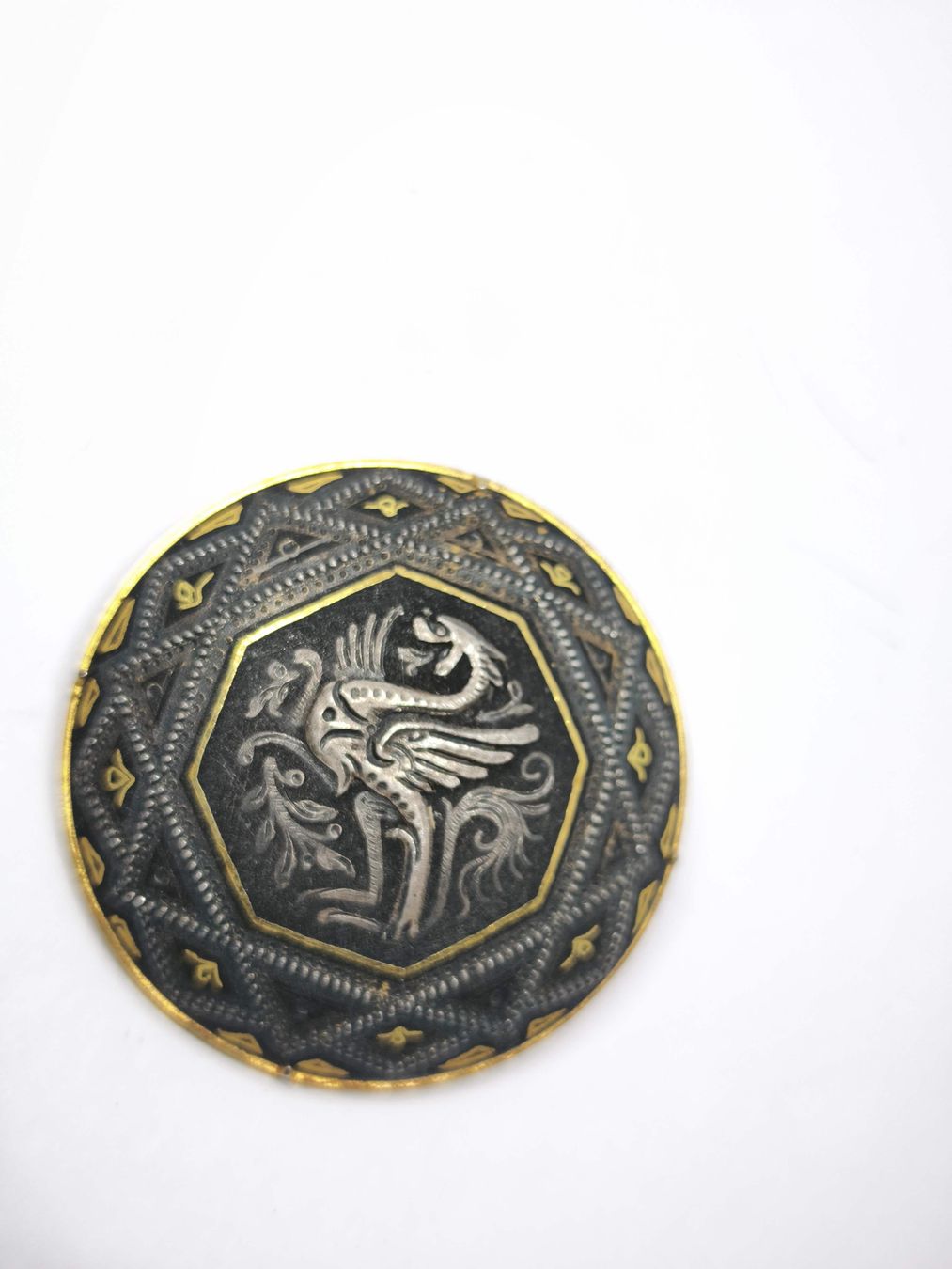 Spille & Fermagli: Drachen Brosche rund gold & schwarz  – Usato da St. Gallen venduto da GIULESGG