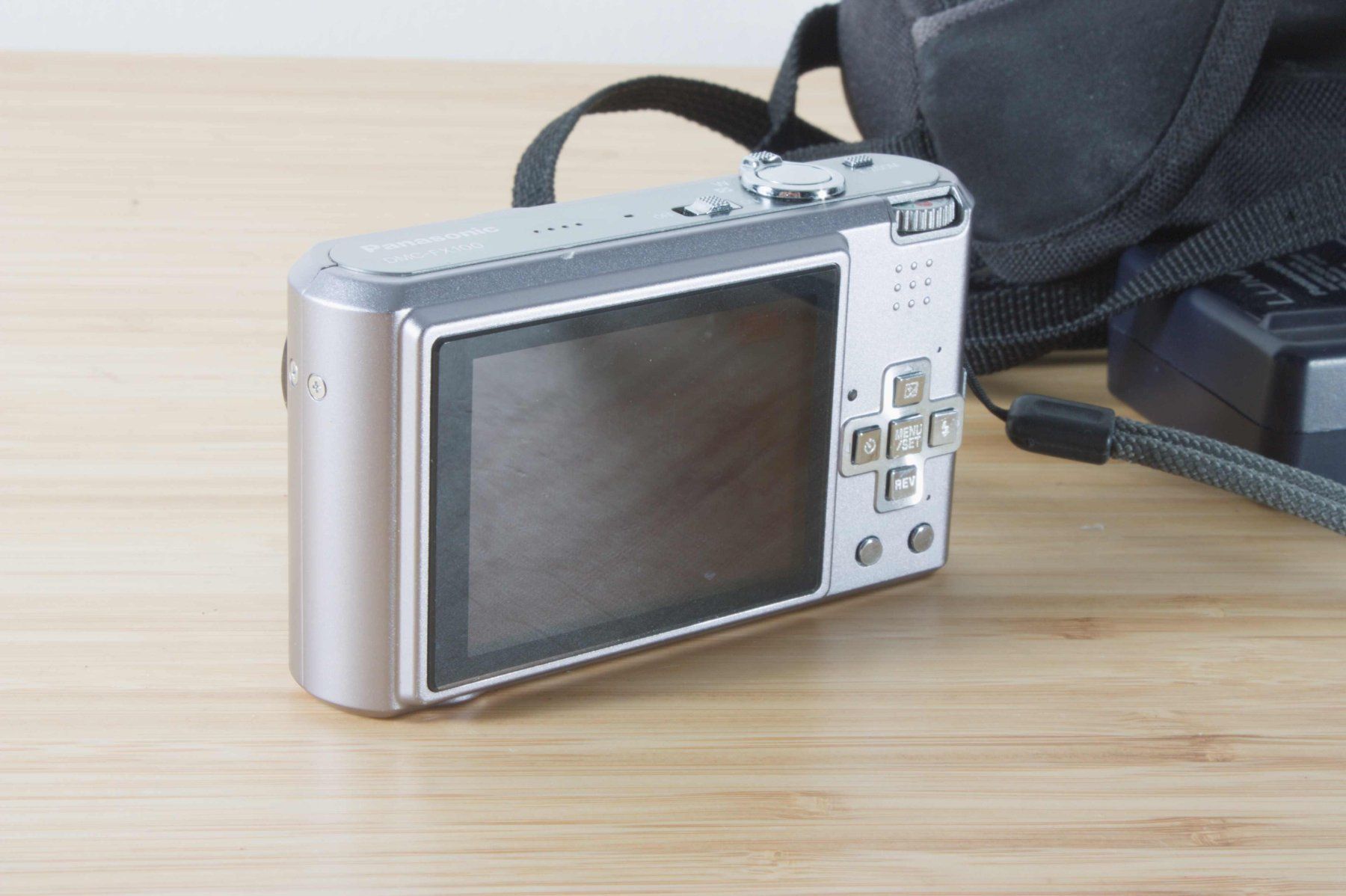 Panasonic Fotocamera: PANASONIC LUMIX DMC-FX100 · 12 MP Digital-Kompaktkamera – Usato da Zürich venduto da thelittleerik 2