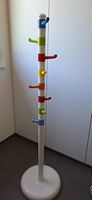 Praktischer farbenfroher Kinderzimmer Kleiderständer, 1m30cm