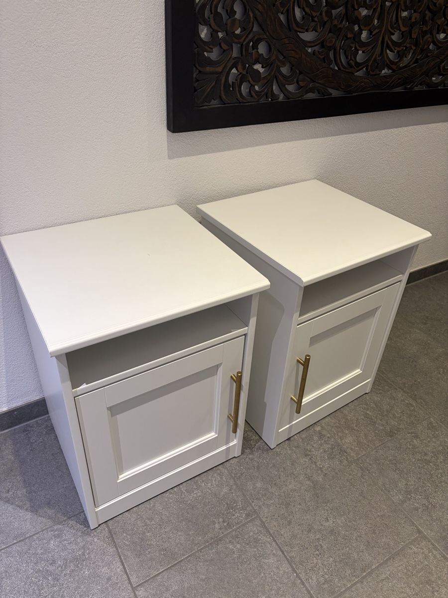 Ikea Nachttische: Weisse Nachttische mit goldenem Griff – Gebraucht aus Staufen von SilveRain