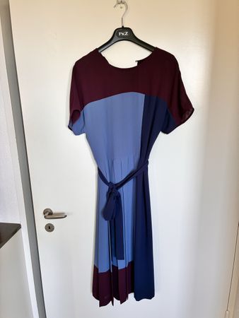 Kleid BOSS Damen Grösse 38/40 mit Gurt