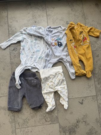 Baby Strampler / Hosen Grösse 56