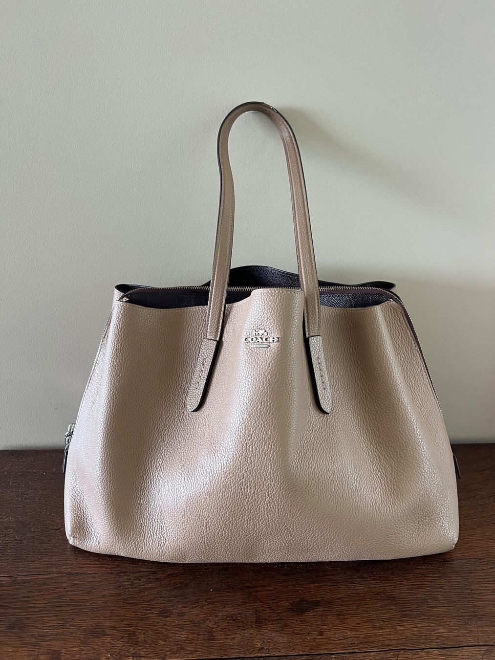 Coach Taschen für Damen: Damen Handtasche Coach Leder beige – Gebraucht aus Feusisberg von ANNEVOO