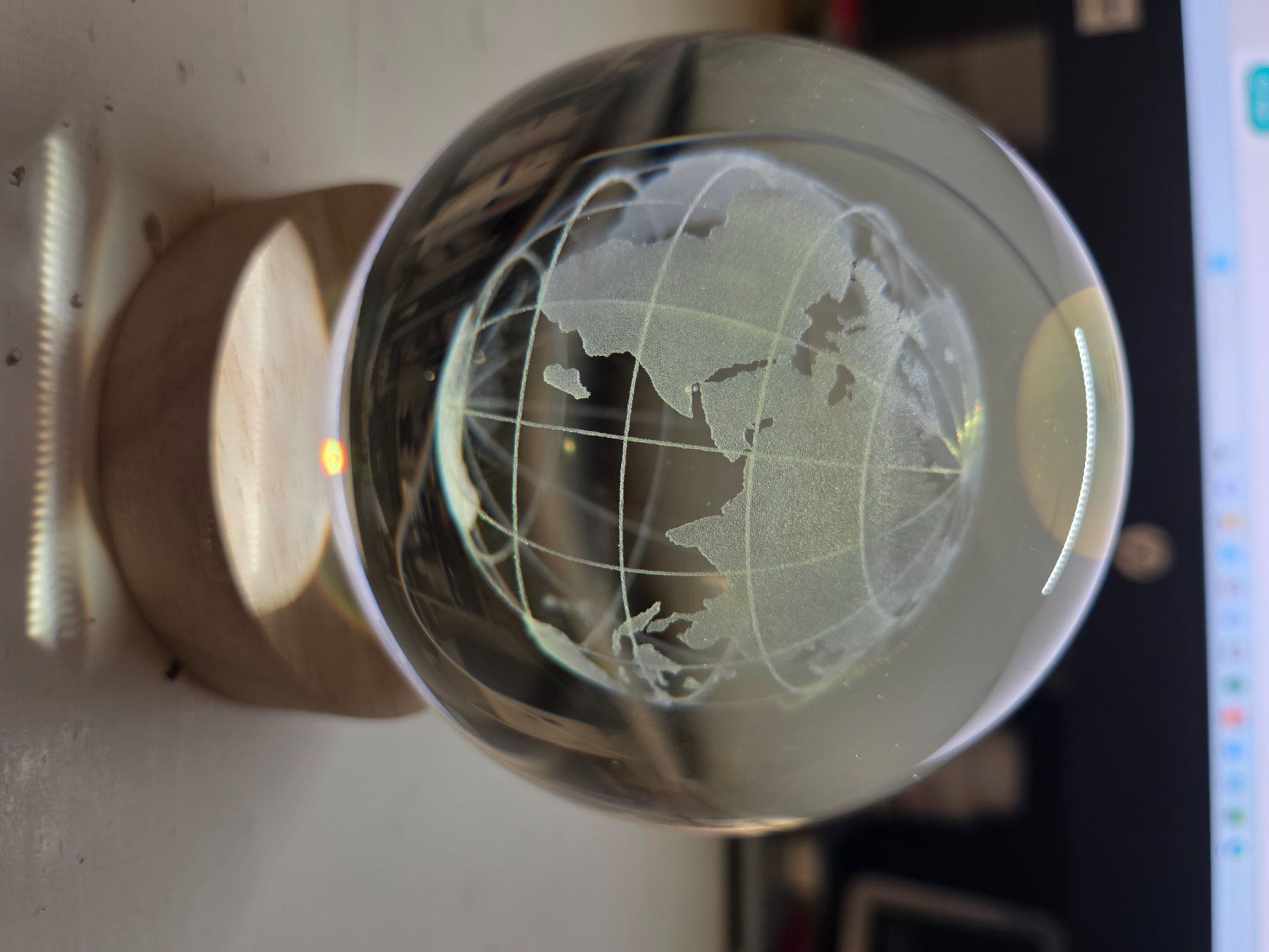 Altro in Decorazioni & Accessori: Bille en verre gravé globe terrestre avec support bois... – Nuovo (secondo la descrizione) da Lausanne venduto da OctobreRouge16 1