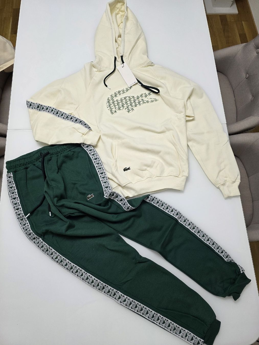 Lacoste Completi: Lacost Trainingsanzug – Nuovo e nell'imballaggio originale da Bern venduto da Alicebeloto