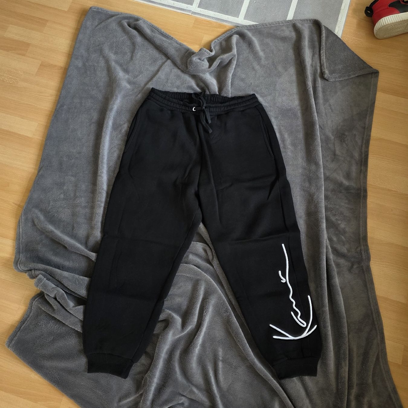 Pantaloni: Karl Kani Trainerhose XL – Nuovo e nell'imballaggio originale da Gerlafingen venduto da PaCo_88