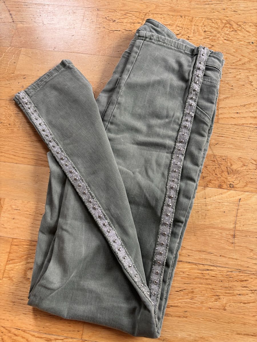 Pantaloni: Damenhose mit Nieten Grösse S – Usato da Arbon venduto da Langbretterer 4