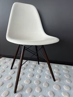 ORIGINAL Eames Plastic Side Chair DSW