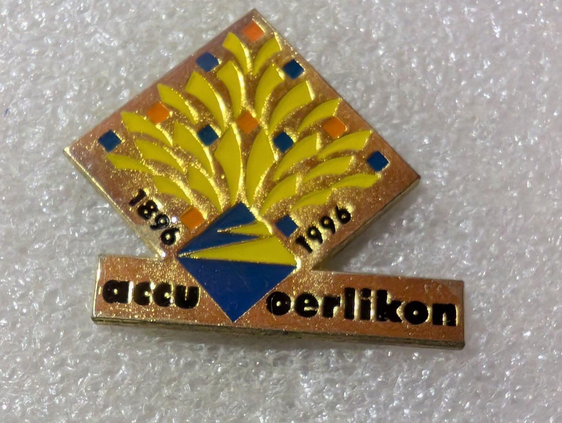 Placchette & Badge: Ansteckpin 107: accu Oerlikon – Usato da Oppligen venduto da Pin-Fall-Shop