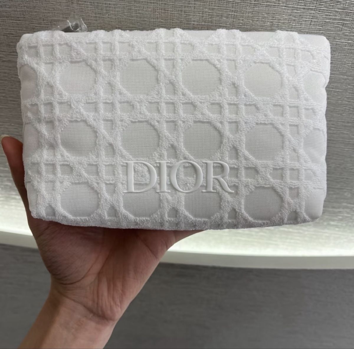 Borse: White DIOR Cosmetic Bag terry fabric – Nuovo e nell'imballaggio originale da Chur venduto da Madeys 3
