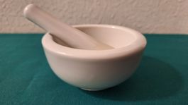 kleiner Porzellan Mörser weiss