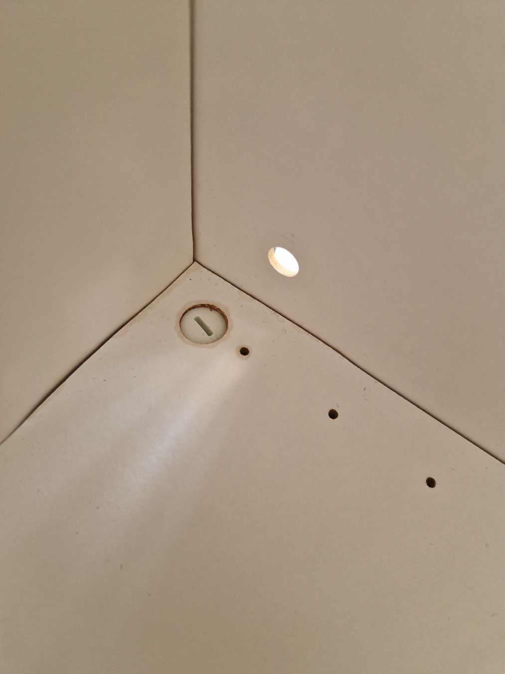 Ikea Guardaroba: PENSILE BESTA IKEA – Usato da Lugano venduto da imp_c5zx 5