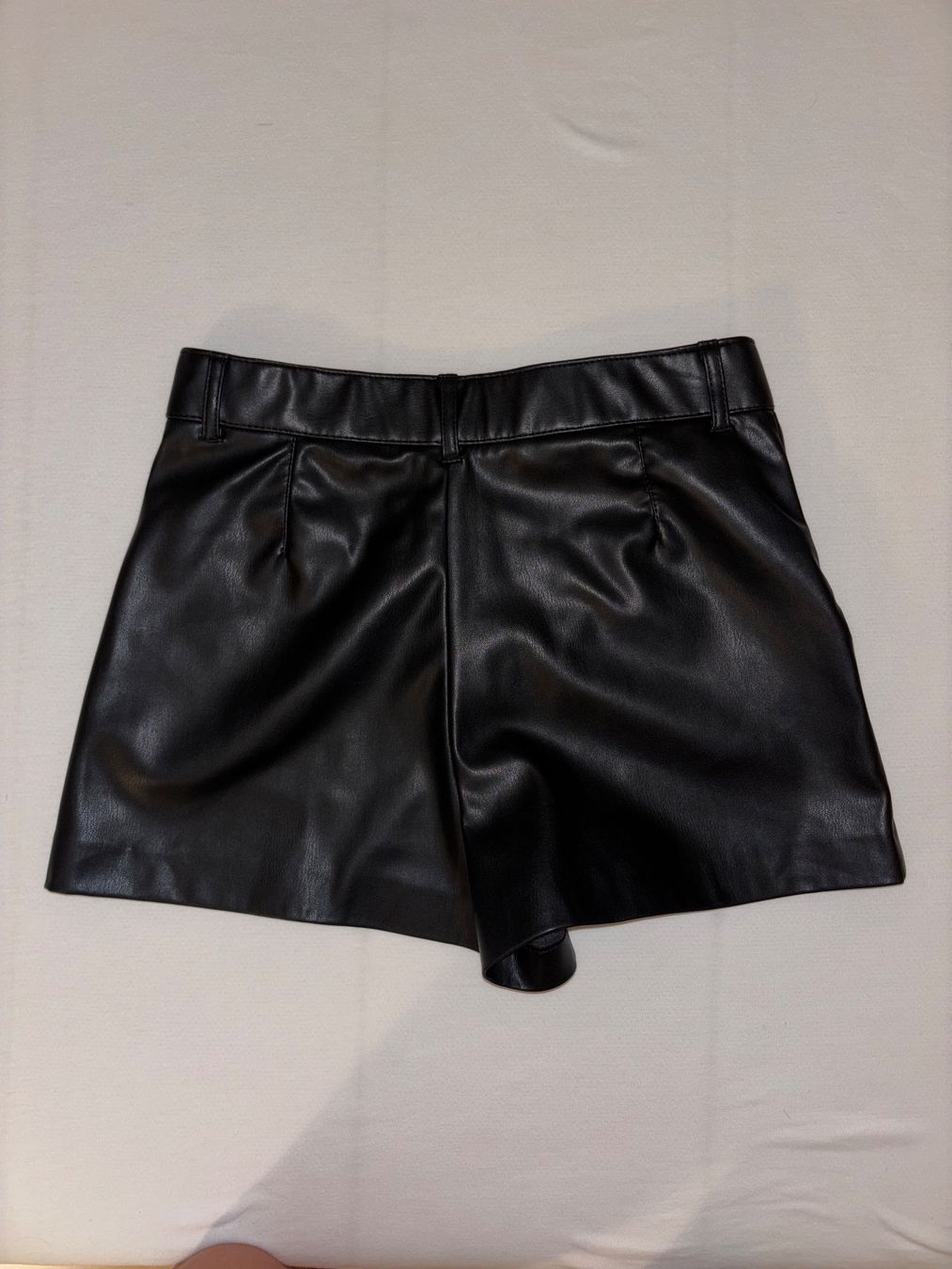 Zara Pantaloni: Kunstleder-Shorts, Schwarz, Grösse XS – Usato da Basel venduto da ine_tl5x 1