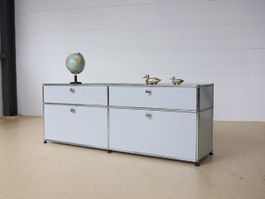 USM Haller Sideboard 2x2 | Lichtgrau, Erhöhung | Neuwertig
