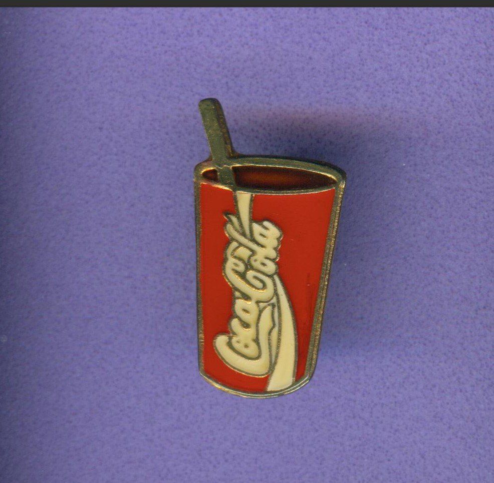 Coca-Cola Plaketten & Abzeichen: Coca Cola  BECHER – Gebraucht aus Winterthur von Sammleroase