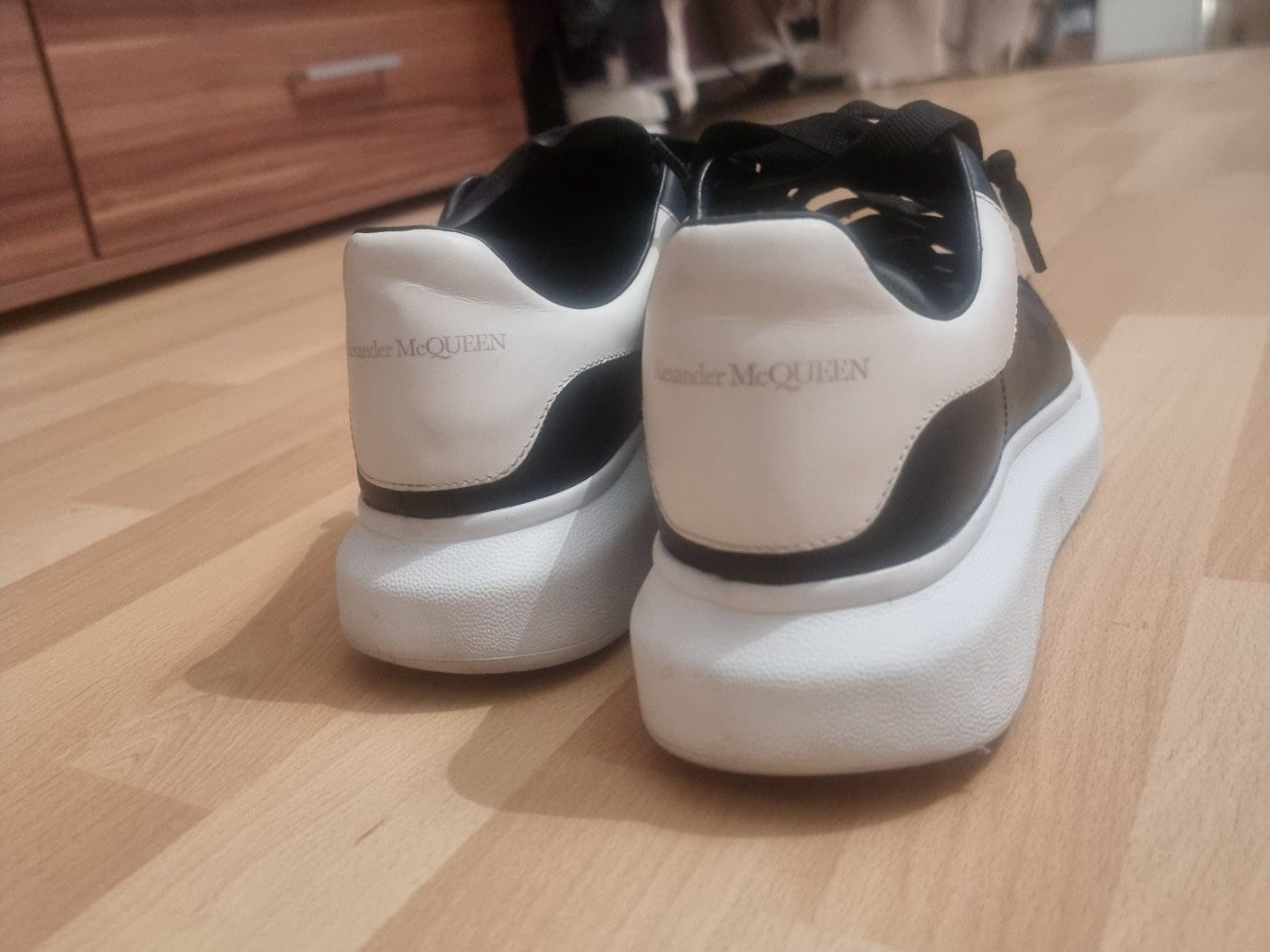 Alexander Mcqueen Scarpe da uomo: Alexander McQueen Schuhe Männer Gr.41 black/white – Usato da Jegenstorf venduto da Salmano 7