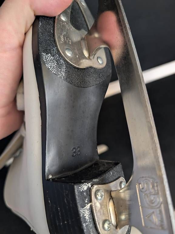 Pattini da ghiaccio: Schlittschuhe Mädchen Gr. 33 – Usato da Adliswil venduto da jonas.liljenfeldt 1