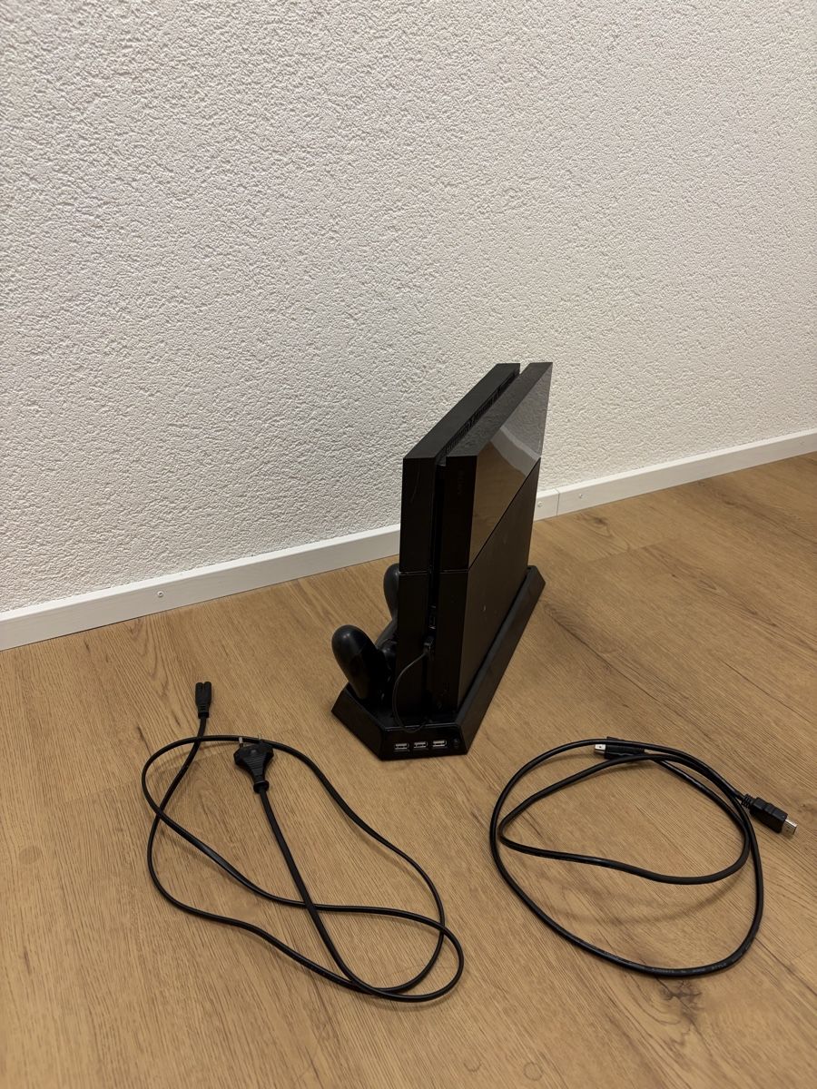 Sony Console: Playstation 4 Konsole mit Ladestation – Usato da Lüterkofen venduto da Stubacher 1