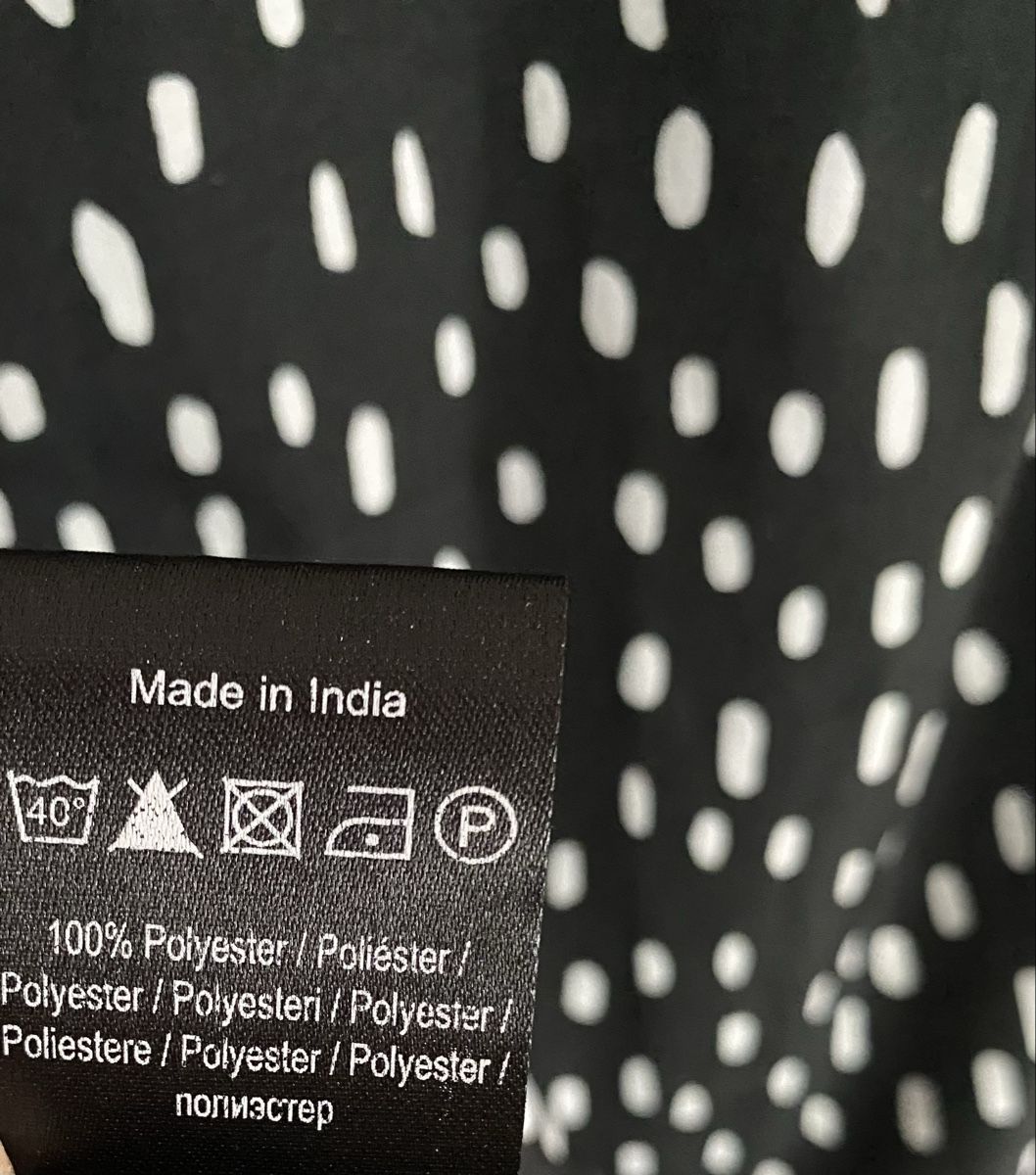 Kleider: Dünnes Kleid schwarz mit weiss Gr. 34 – Neu (gemäss Beschreibung) aus Meggen von 6003Luzern 5