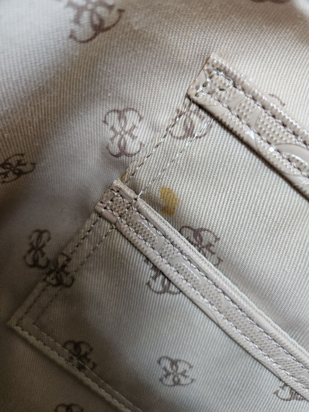 Guess Borse da donna: Guess Handtasche selten gebraucht – Usato da Mühlethurnen venduto da Zauberfee3 6