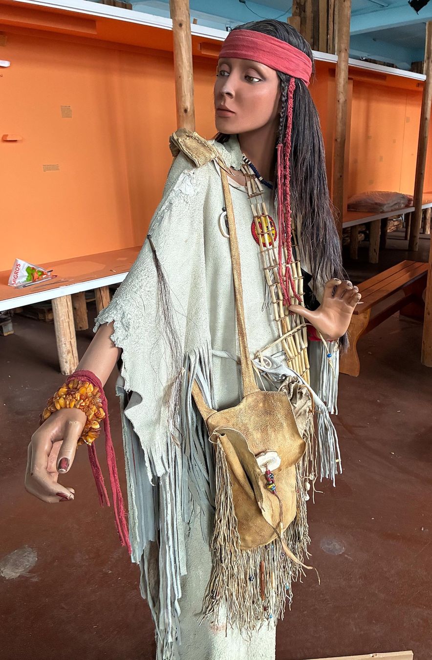 Statuette: Indianerin Blackfoot – Usato da Bäretswil venduto da robsonantik 1
