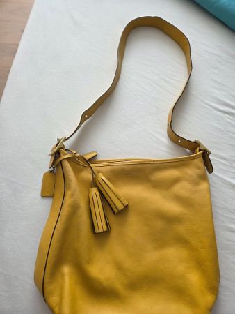Handtasche von Coach in senfgelb