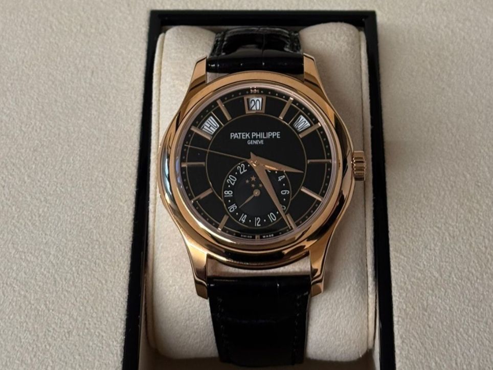 Patek Philippe Orologi: Patek Philippe 5205R-010 Full Set – Nuovo e nell'imballaggio originale da Bissone venduto da luxuryitems 1
