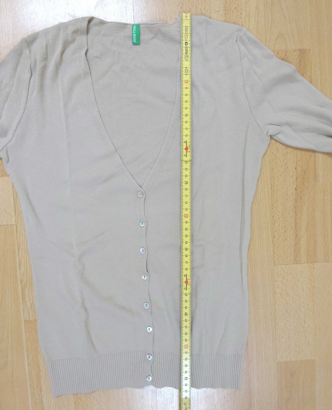 Benetton Giacche: Benetton - Strick-Cardigan - beige - Grösse M – Usato da Zofingen venduto da Justizia_01 2