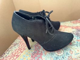 Schwarze Stiefeletten mit Absatz, Grösse 37