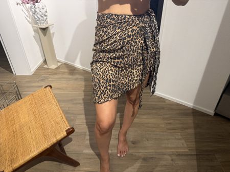 Sarong animal print leopard pattern
