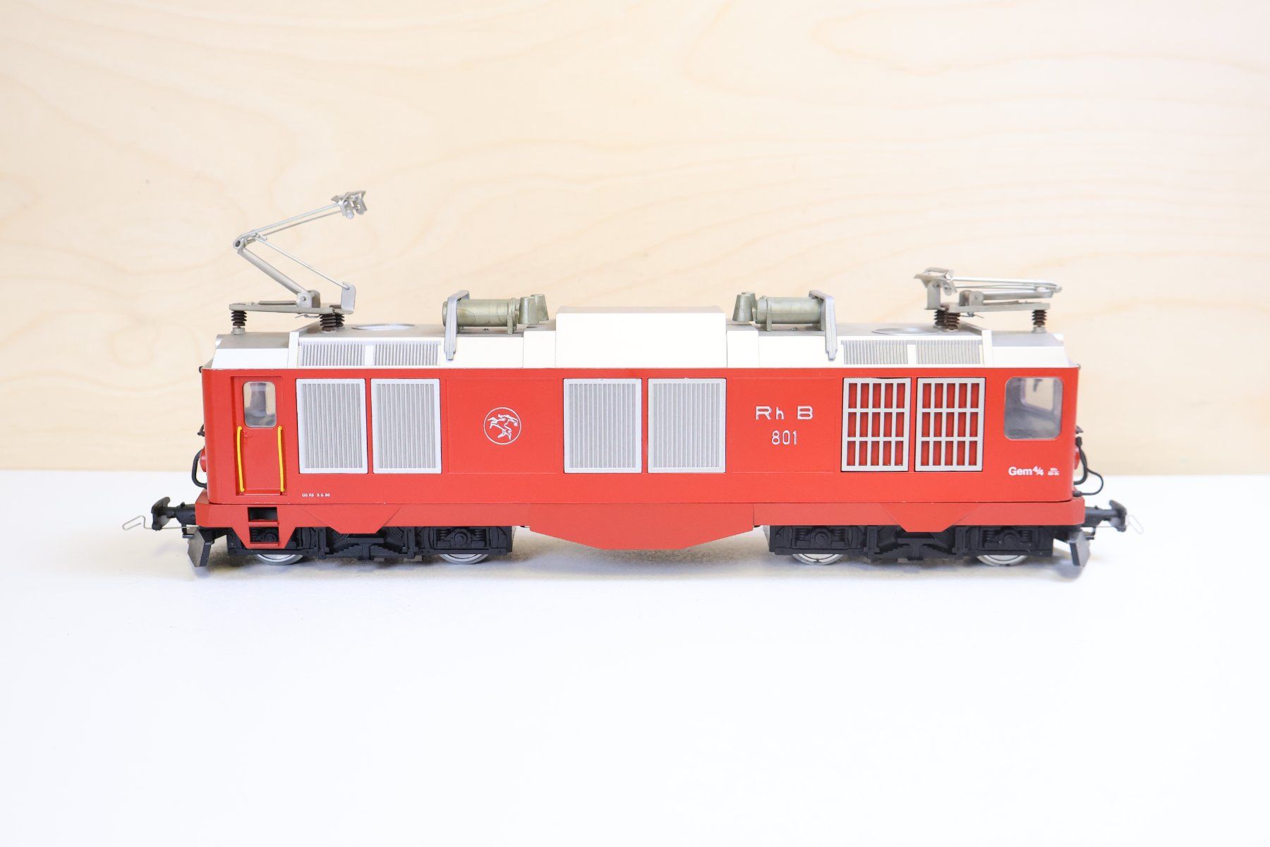 Fama Modellini di ferrovie: FAMA Alpenbahn RhB 9560 Gem 4/4 E-Lok - 0m – Usato da Winterthur venduto da Monstera 2