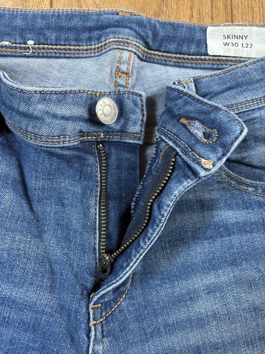 Esprit Jeans: Esprit Jeans Skinny W30 L22 – Usato da Frauenfeld venduto da lin_77m9 2