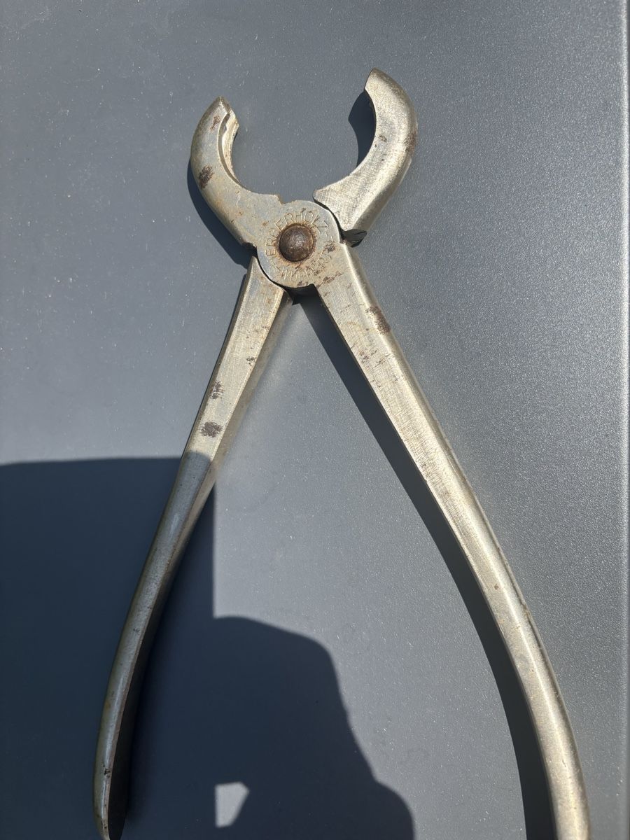 Tous les outils: Zange alt 23cm Metall gebraucht(Rarität) – D'occasion à Rufi par inot01
