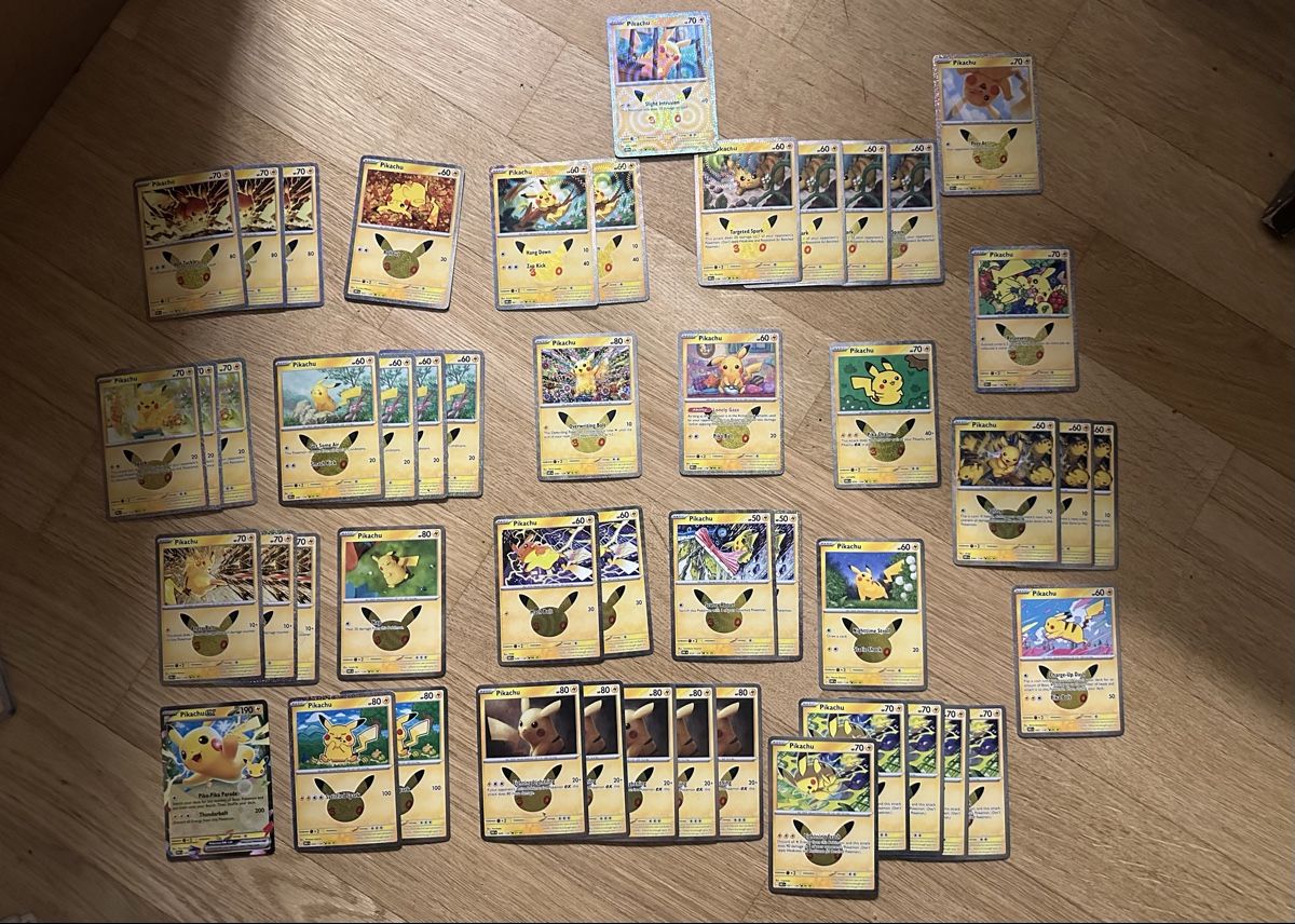 Pokémon Carte collezionabili: Pokemon Pikachu 30TH etb - bundle set - english – Nuovo (secondo la descrizione) da Genève venduto da flamourr