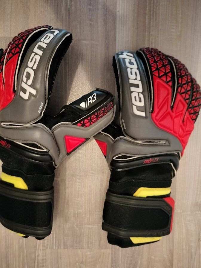 Reusch Guanti & manicotti: Reusch Torwarthandschuhe Gr. 8.5, statt Fr. 110.-- – Nuovo e nell'imballaggio originale da Oftringen venduto da Sportivo.ch 2