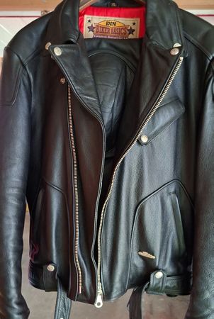 Klassische Bikerjacke aus Leder, Grösse XL, Top Zustand!