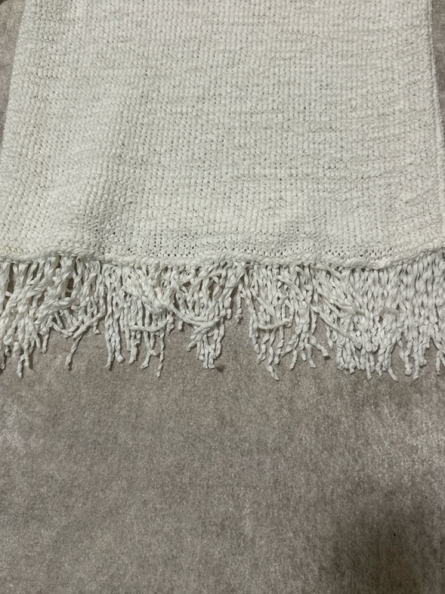 Maglioni & Felpe: Weisser Pullover mit Fransen Grösse M – Usato da Zürich venduto da MCT1708 2